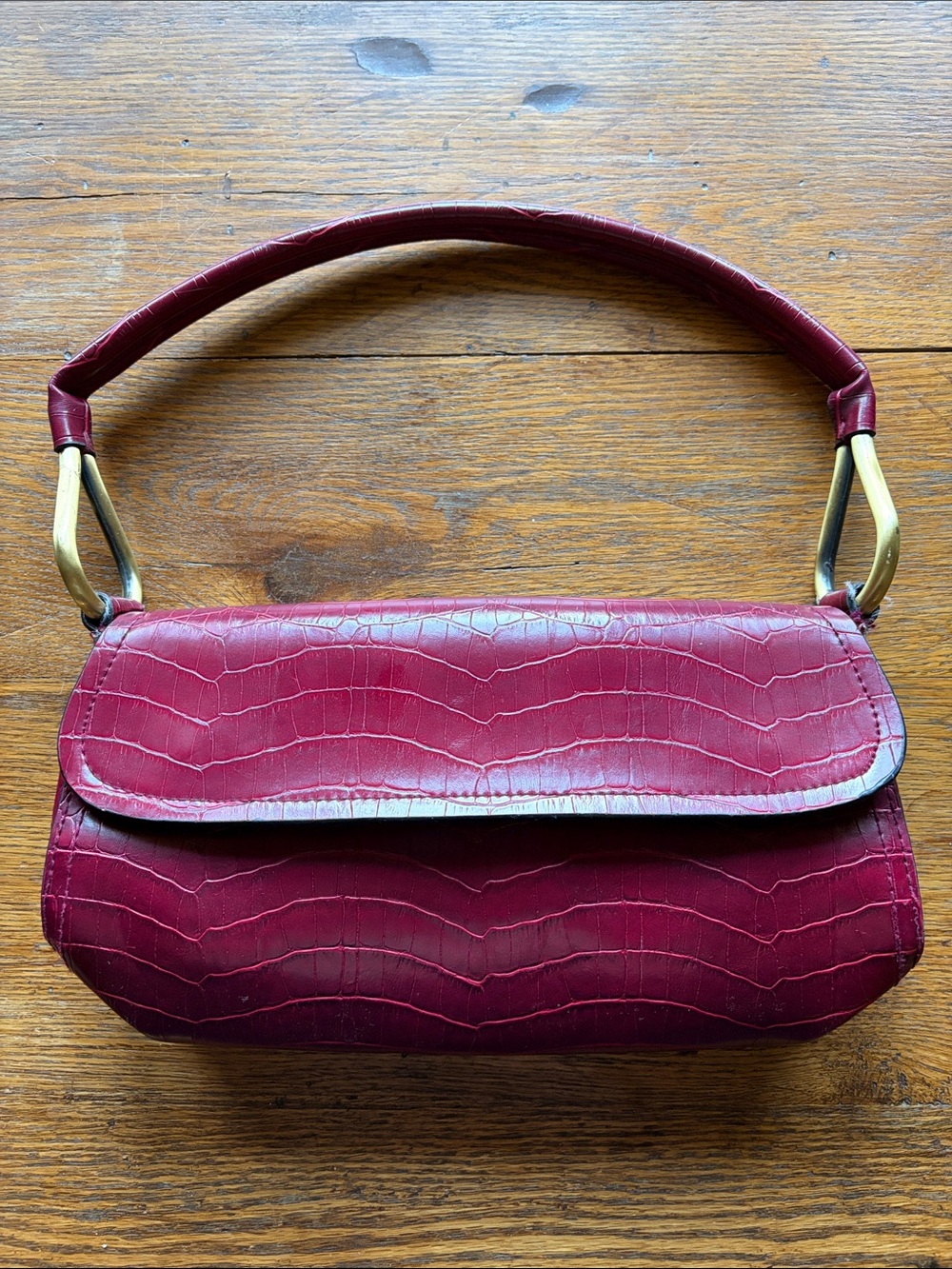 Bueno Burgundy Croc Embossed Shoulder Bag Gold Tone Hardware Y2K Style